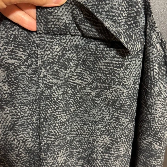 Athleta Topanga Printed Jumpsuit in Viper Black Size: L - Picture 5 of 12